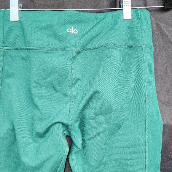 ALO Yoga Green Leggings - Picture 6 of 7